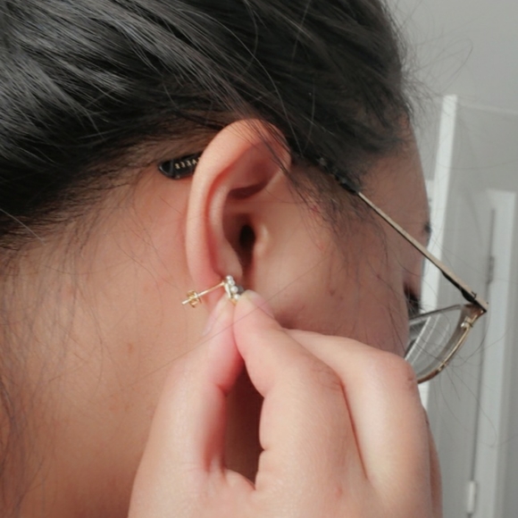 🌺HP🌺 Pearl Earrings 14k - Picture 6 of 6